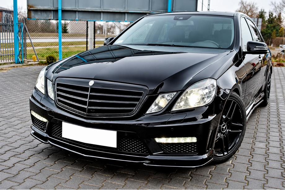 Mercedes E-class W212 2009–2016 Predný lip spoiler DPT (pre E63 AMG, 2009-2012, čierny lesk) Fotografia 1