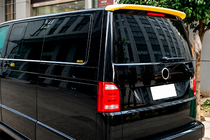 Volkswagen T5 Caravelle 2004–2010 Spojler DPT (piate dvere, čierny lesk) fotografia 1