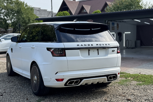 Range Rover Sport L494 2018–2022: montáž body kitu SVR – naše realizácie Fotografia 16