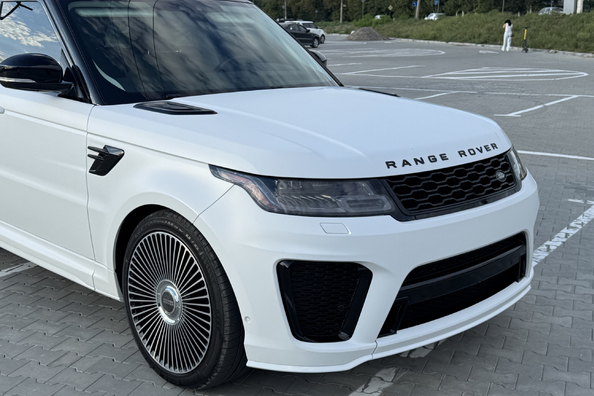 Range Rover Sport L494 2018–2022: montáž body kitu SVR – naše realizácie Fotografia 5