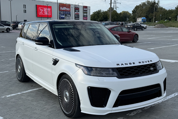 Range Rover Sport L494 2018–2022: montáž body kitu SVR – naše realizácie Fotografia 4
