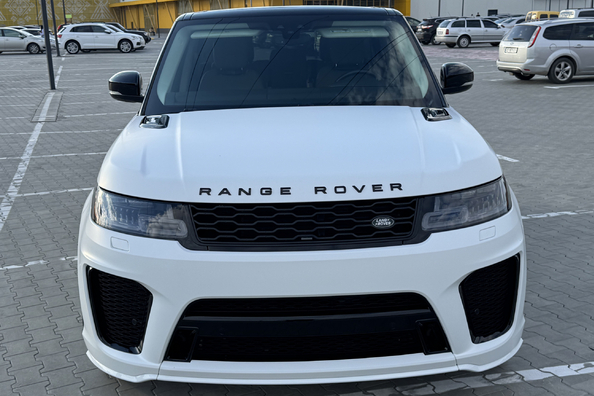Range Rover Sport L494 2018–2022: montáž body kitu SVR – naše realizácie Fotografia 1