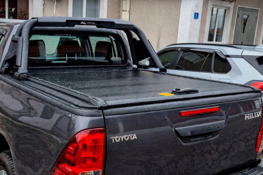 Toyota Hilux 2006–2015 OEM roleta na korbu (2010-2015, mechanická s rukoväťou a zámkom) Fotografia 2