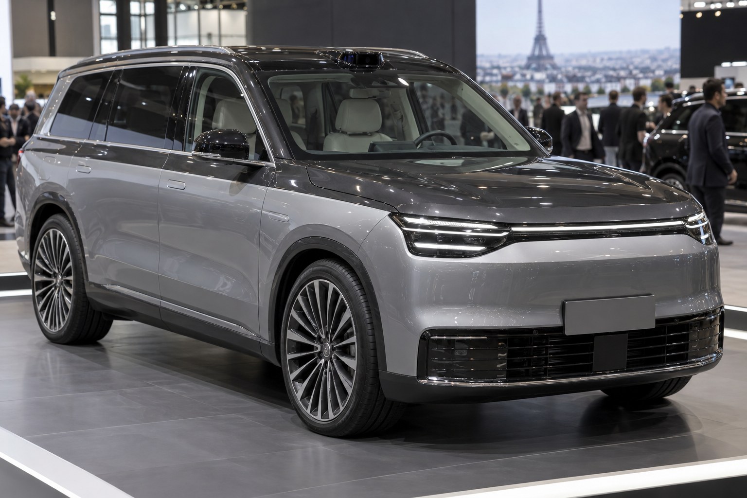 Leapmotor D19: šesťmiestna vlajková loď s dojazdom na elektrinu až 300 km – ukázaná v Paríži