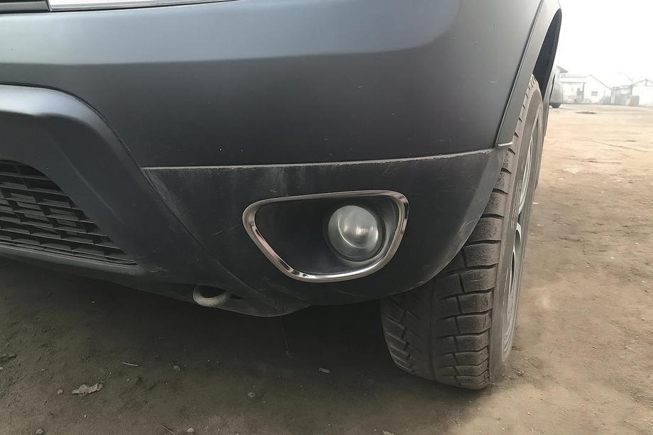 Dacia Duster 2008–2018 Nerezové kryty hmloviek 2010-2013 (2 ks) Fotografia 1