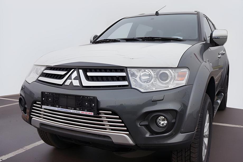 Mitsubishi Pajero Sport 2008–2015 Ochranná mriežka prednej masky Image