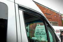 Volkswagen Crafter 2006–2016 Ofuky okien (2 ks, Sunplex Sport) fotografia 8