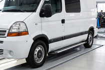 Nissan Interstar 2002–2010 Bočné prahy Line (2 ks, hliník) fotografia 1
