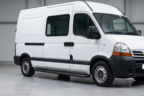 Nissan Interstar 2002–2010 Bočné nášľapy Bosphorus Black (2 ks, hliník) fotografia 1
