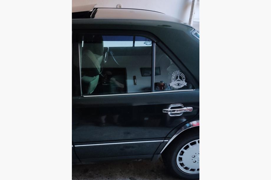 Mercedes E-trieda W124 1984–1997 Okenné lišty (4 ks, nerez) Fotografia 4