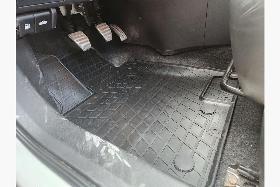 Nissan Qashqai 2010–2014 Gumové rohože do interiéru (4 ks, Stingray Premium) Image
