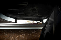 Mitsubishi Lancer X 2008– Kryty prahov z nerezu (Carmos, 4 ks) fotografia 1