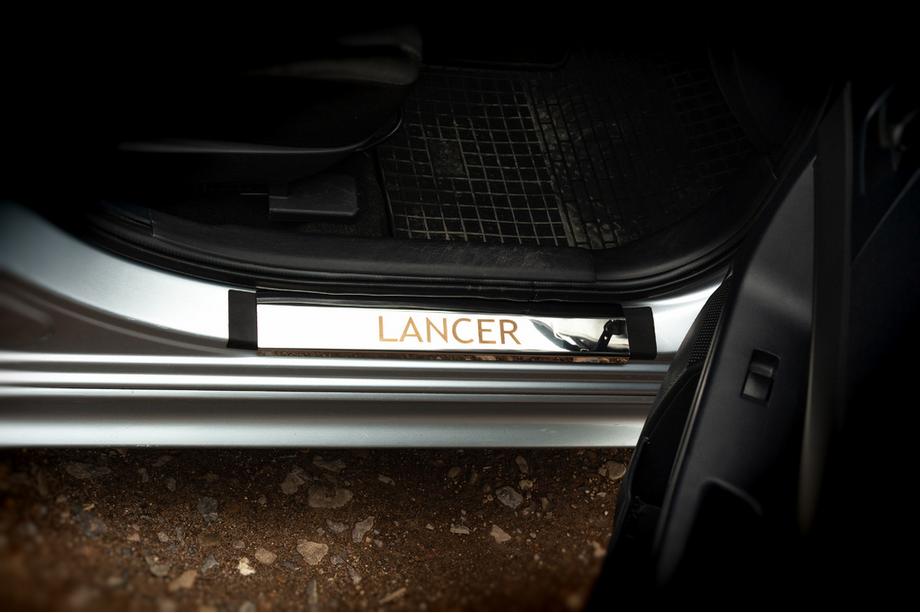 Mitsubishi Lancer X 2008– Kryty prahov z nerezu (Carmos, 4 ks) Image