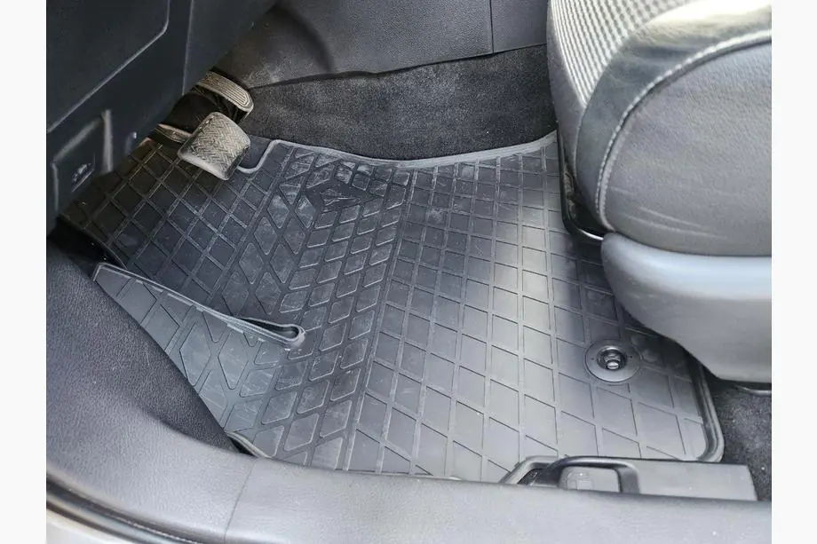 Toyota Auris 2012–2018 Gumové rohože do interiéru (4 ks, Stingray Premium) Image