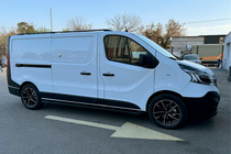 Opel Vivaro 2015–2019 Bočné nášľapy Allmond Black (2 ks, hliník) fotografia 2