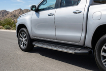 Toyota Hilux 2015– Bočné nášľapy Duru (2 ks, hliník) fotografia 1