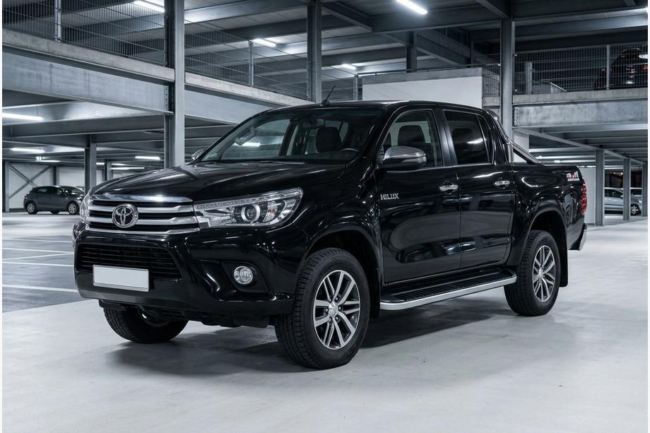 Toyota Hilux 2015– Bočné nášľapy Tayga Grey (2 ks, hliník) Image
