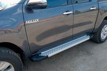 Toyota Hilux 2015– Bočné nášľapy Allmond Grey (2 ks, hliník) fotografia 1
