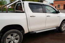 Toyota Hilux 2015– Bočné nášľapy Allmond Grey (2 ks, hliník) fotografia 2
