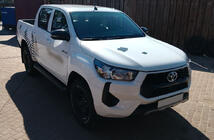 Toyota Hilux 2015– Bočné nášľapy Allmond Black (2 ks, hliník) fotografia 4