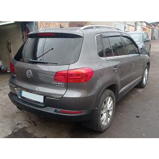 Nerezová lišta hrany kufra Volkswagen Tiguan 2007–2016 fotografia 4