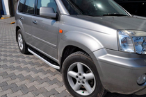 Nissan X-trail T30 2002–2007 Bočné nášľapy Fullmond (2 ks, hliník) fotografia 1