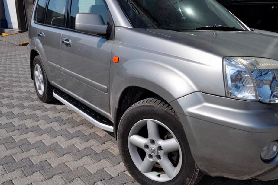 Nissan X-trail T30 2002–2007 Bočné nášľapy Fullmond (2 ks, hliník) Image
