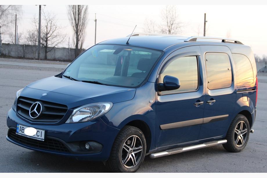 Mercedes Citan 2013–2021 Bočné trubky (2 ks, nerez) 70 mm, krátka verzia s plastovými vložkami Fotografia 3