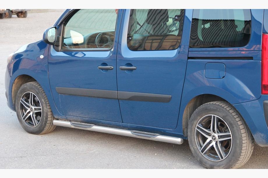 Mercedes Citan 2013–2021 Bočné trubky (2 ks, nerez) 70 mm, krátka verzia s plastovými vložkami Fotografia 2