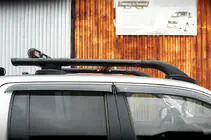 Volkswagen Amarok 2010–2022 Strešné lyžiny Black Shark (s priečnikmi) fotografia 3