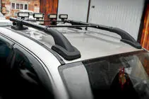 Volkswagen Amarok 2010–2022 Strešné lyžiny Black Shark (s priečnikmi) fotografia 1