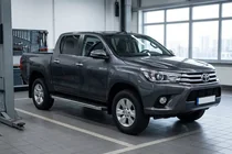 Toyota Hilux 2015– Bočné nášľapy Blackline (2 ks, hliník) fotografia 1