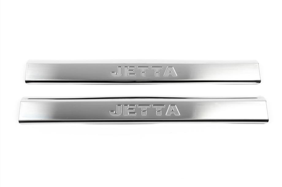 Volkswagen Jetta 2006–2011 Nerezové kryty vnútorných prahov 4 ks, (s nápisom), OmsaLine – talianska nehrdzavejúca oceľ Fotografia 3