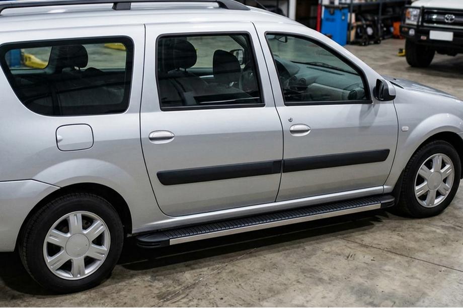 Dacia Logan MCV 2004–2014 Bočné prahy Maya V1 (2 ks, hliník) Image