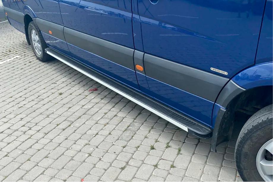 Mercedes Sprinter W906 2006–2018 Bočné nášľapy Maya (2 ks, hliník) Image