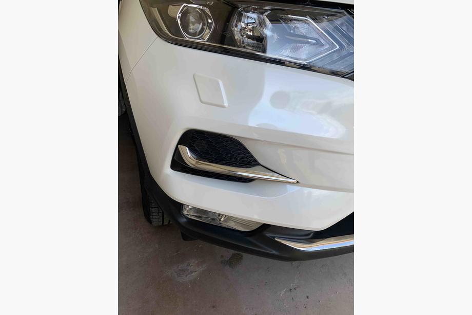 Nissan Qashqai 2014–2021 Nerezové kryty hmloviek (2017↗) Image