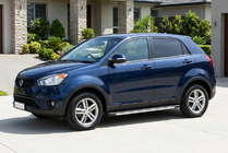 SsangYong Korando 2010–2019 Bočné prahy Maya V1 (2 ks, hliník) fotografia 1