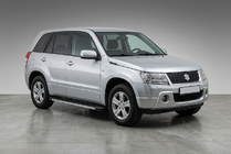 Suzuki Grand Vitara 2005–2017 Bočné prahy Maya V1 (2 ks, hliník) fotografia 1