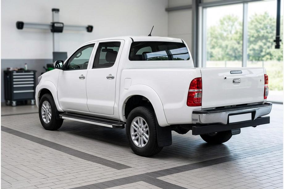 Toyota Hilux 2006–2015 Bočné prahy Maya V1 (2 ks, hliník) Image
