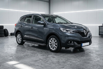 Renault Kadjar 2015–2022 Bočné nášľapy Allmond Black (2 ks, hliník) fotografia 1