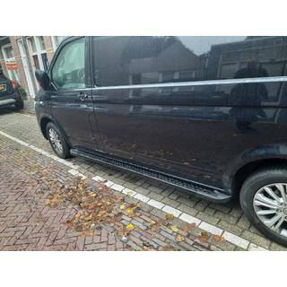 Bočné nášľapy Allmond Black (2 ks, hliník) Volkswagen T6 2015–2024 fotografia 1