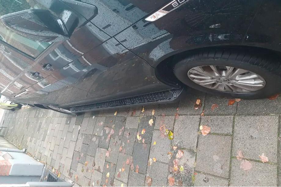 Volkswagen T6 2015–2024 Bočné nášľapy Allmond Black (2 ks, hliník) Fotografia 3