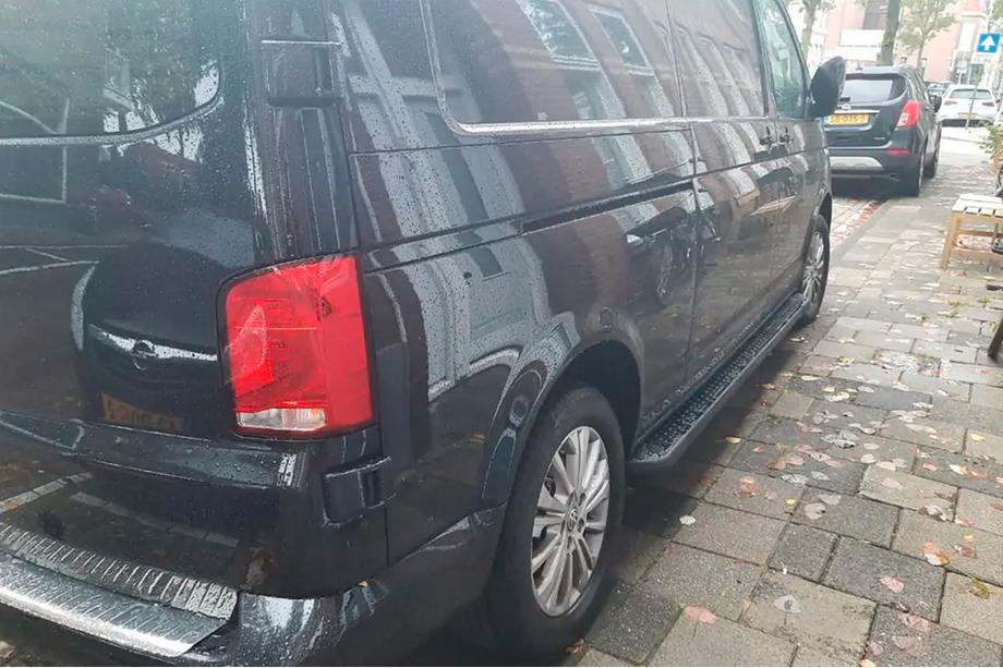 Volkswagen T6 2015–2024 Bočné nášľapy Allmond Black (2 ks, hliník) Fotografia 2