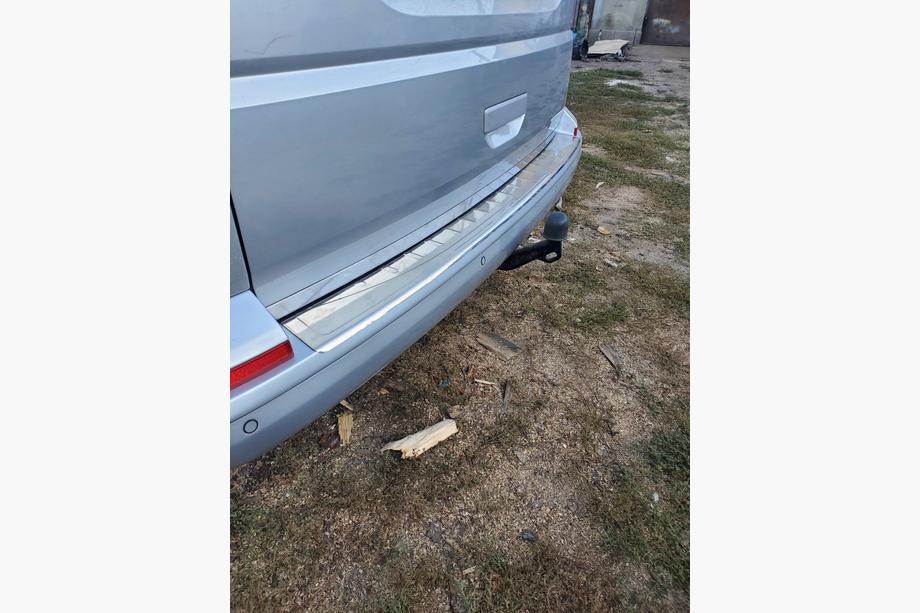 Volkswagen T6 2015–2024 Nerezová lišta na zadný nárazník Omsa, lesklá (1 dvere) Image