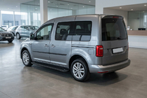 Volkswagen Caddy 2015–2020 Bočné nášľapy Allmond Black (2 ks, hliník) Štandardná základňa fotografia 1