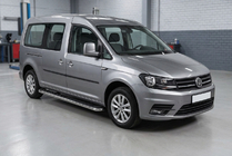 Volkswagen Caddy 2015–2020 Bočné nášľapy Maydos V1 (2 ks, hliník / nerez) Krátky rázvor fotografia 1