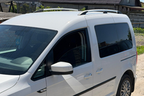 Volkswagen Caddy 2015–2020 Chrómované strešné lyžiny fotografia 4