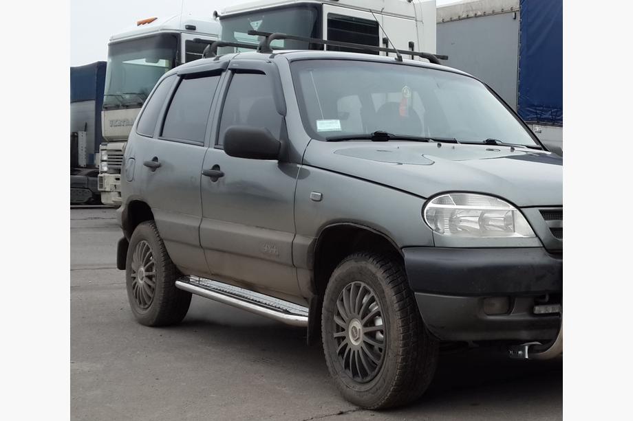 Chevrolet Niva 1998–2020 Bočné nášľapy Premium (2 ks, nerez) Ø60 mm Image
