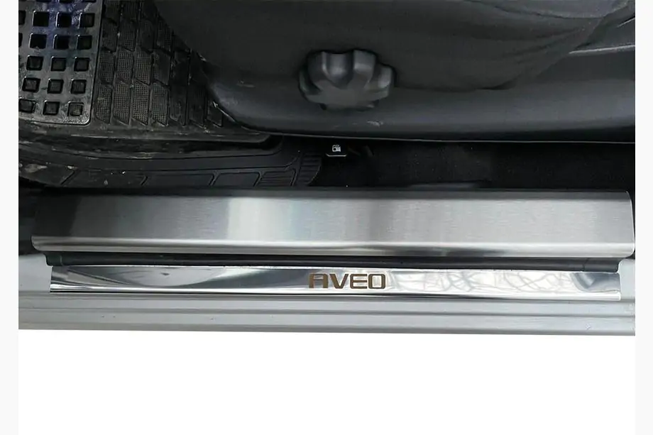 Chevrolet Aveo T250 2005–2011 Nerezové kryty prahov dverí Carmos (4 ks, nerez.) Fotografia 3