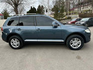 Volkswagen Touareg 2002–2010 Strešné lyžiny chrómované (plastové pätky) Kovová pätka fotografia 8